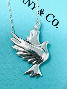 Authentic Tiffany & Co. Paloma Picasso Dove Bird Pendant Necklace.